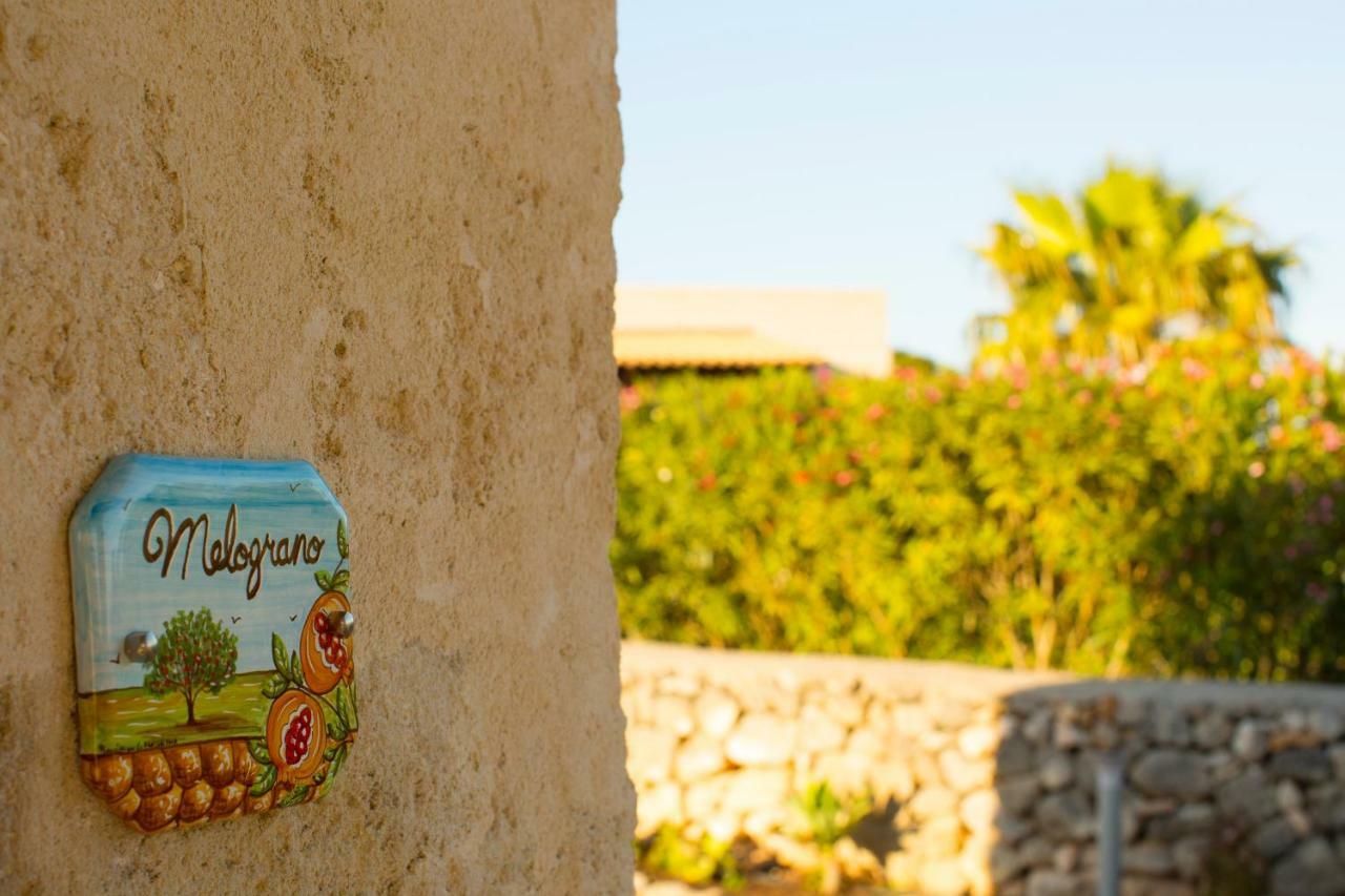 Le Suites Del Carrubo Favignana Buitenkant foto